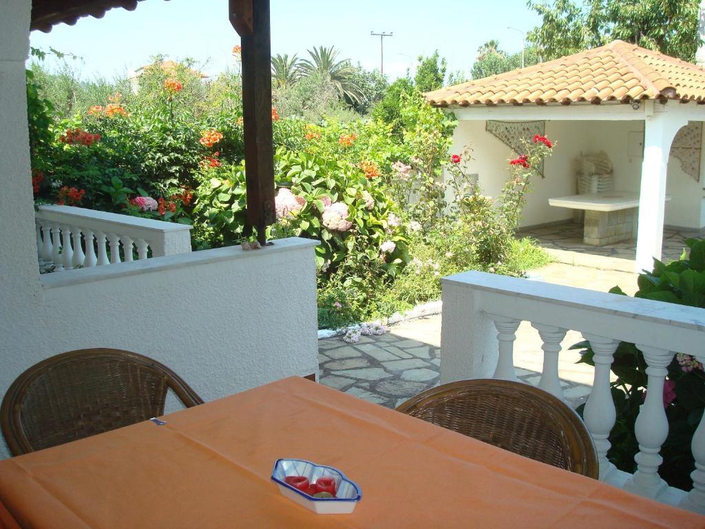 Villa Tonia Apartments Sarti Exterior photo